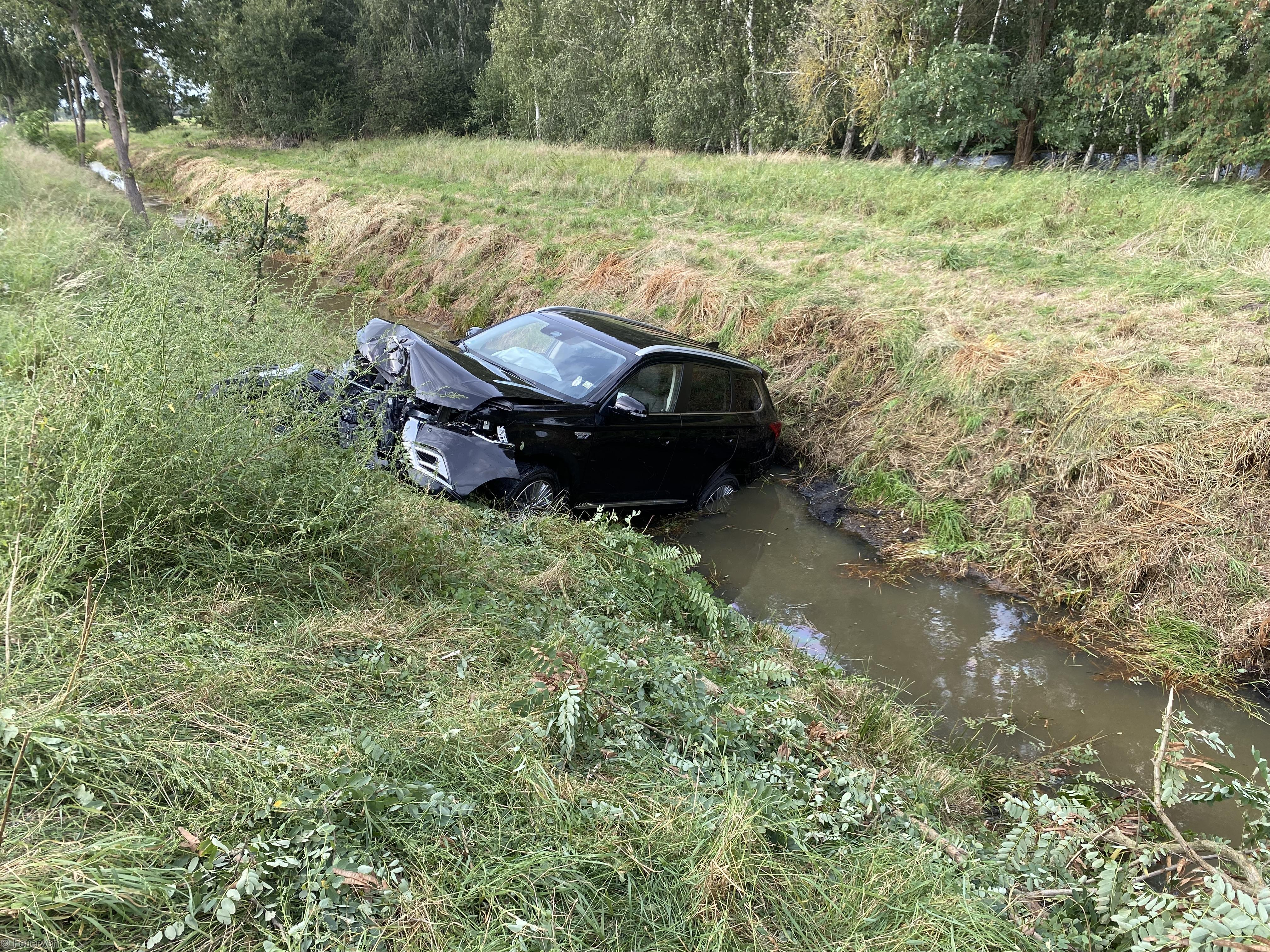 Verkehrsunfall mit eingeklemmter Person Verkehrsunfall mit eingeklemmter Person